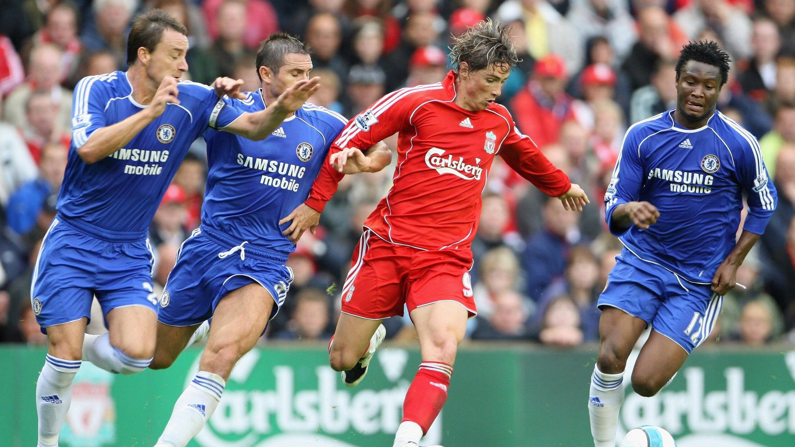 大学生十公里公路跑 终点处设置简历投递点引发关注